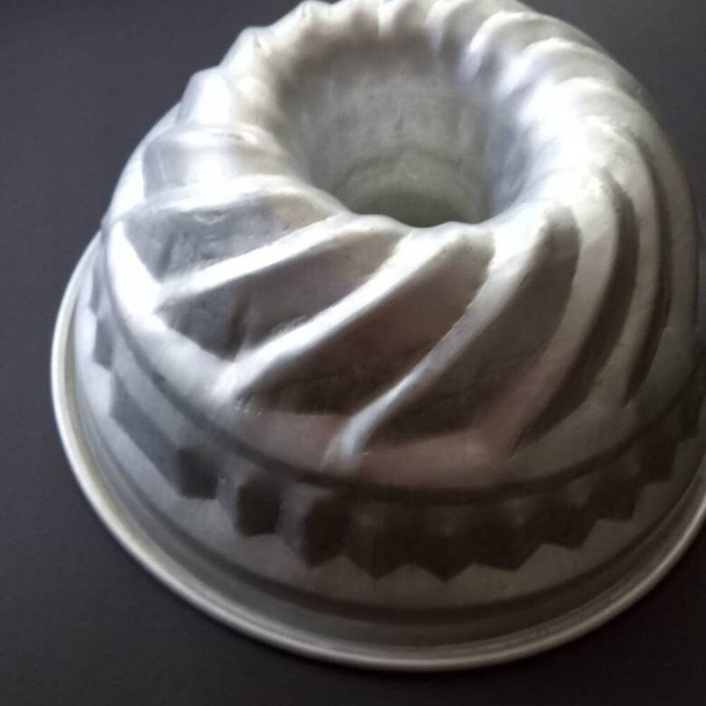 Vintage 6 (?) Cup Aluminum Bundt Pan Baking Kitchen Item Bakeware Cottagecore